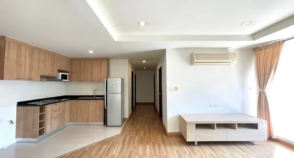 For rent 3 bedrooms condo in Khlong Toei, Bangkok