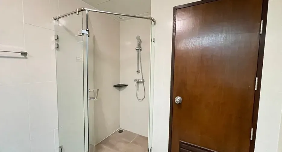 For rent 3 bedrooms condo in Khlong Toei, Bangkok