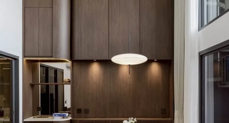 For rent 3 bedrooms condo in Khlong Toei, Bangkok