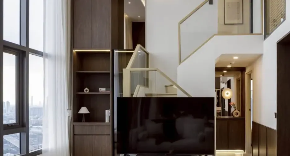 For rent 3 bedrooms condo in Khlong Toei, Bangkok