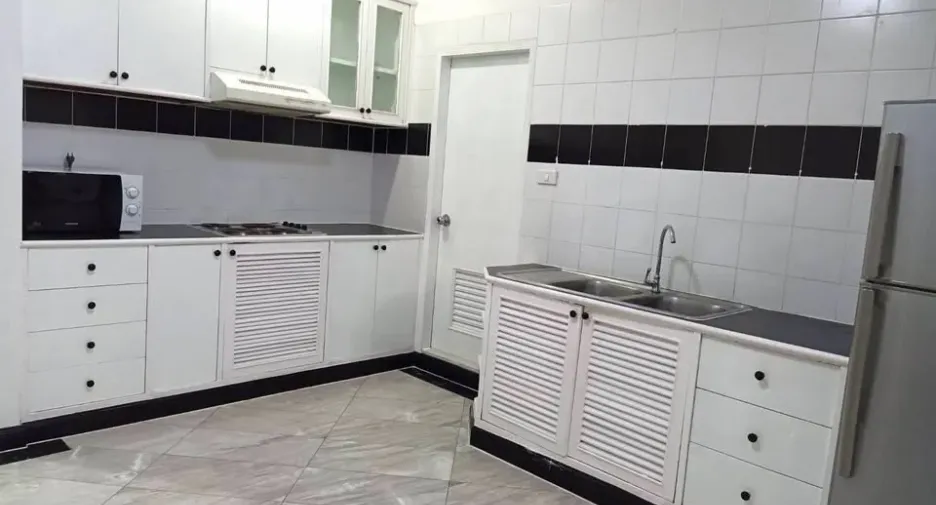 For rent 2 bedrooms condo in Watthana, Bangkok