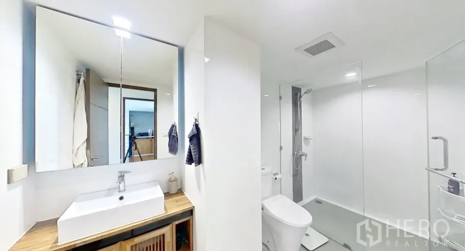 For rent 2 bedrooms condo in Watthana, Bangkok