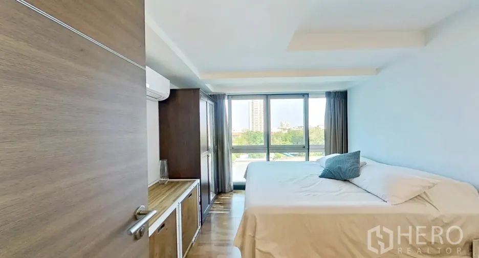 For rent 2 bedrooms condo in Watthana, Bangkok