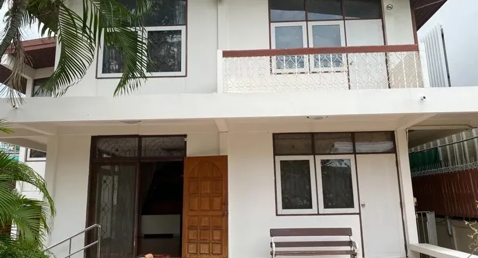 For rent 3 bedrooms house in Watthana, Bangkok