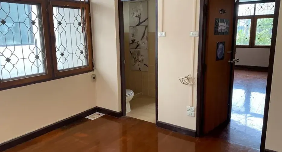 For rent 3 bedrooms house in Watthana, Bangkok