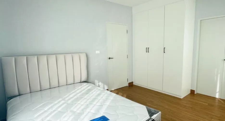 Casa en alquiler y en venta de 4 habitaciones en Bang Phli, Samut Prakan