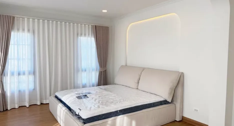 Casa en alquiler y en venta de 4 habitaciones en Bang Phli, Samut Prakan