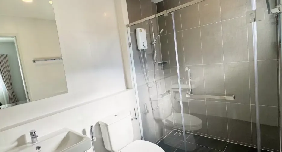 Casa en alquiler y en venta de 4 habitaciones en Bang Phli, Samut Prakan