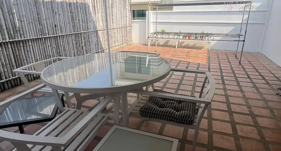 For rent and for sale studio townhouse in Watthana, Bangkok