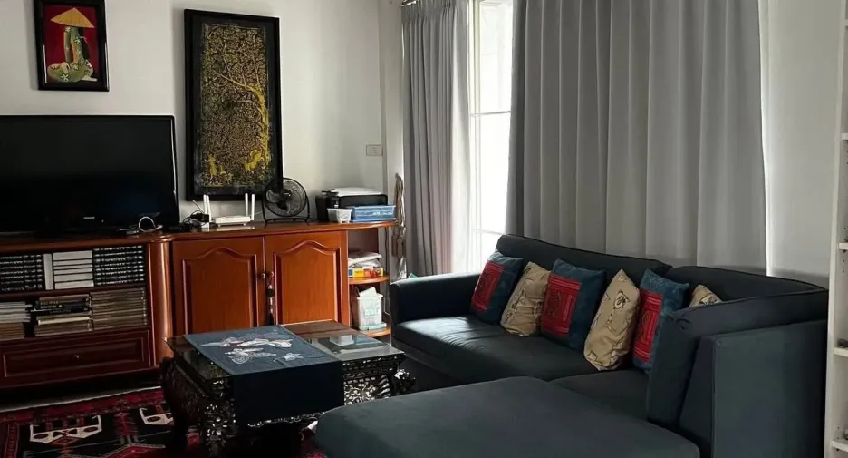 For rent and for sale studio townhouse in Watthana, Bangkok