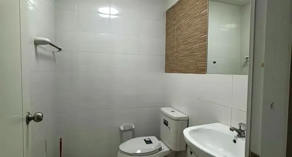 For rent 3 bedrooms townhouse in Suan Luang, Bangkok