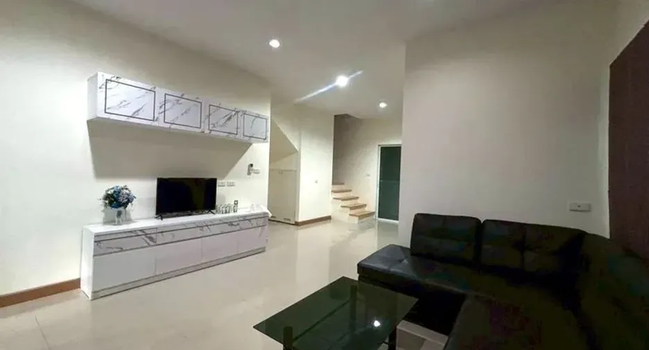 For rent 3 bedrooms townhouse in Suan Luang, Bangkok