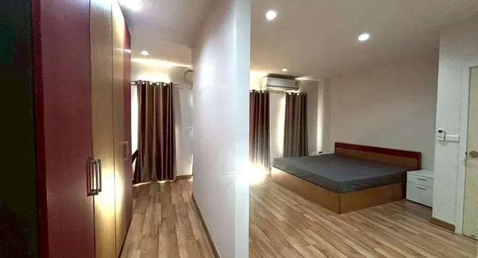 For rent 3 bedrooms townhouse in Suan Luang, Bangkok