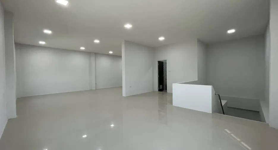 À louer et à vendre entrepôt à Bang Phli, Samut Prakan