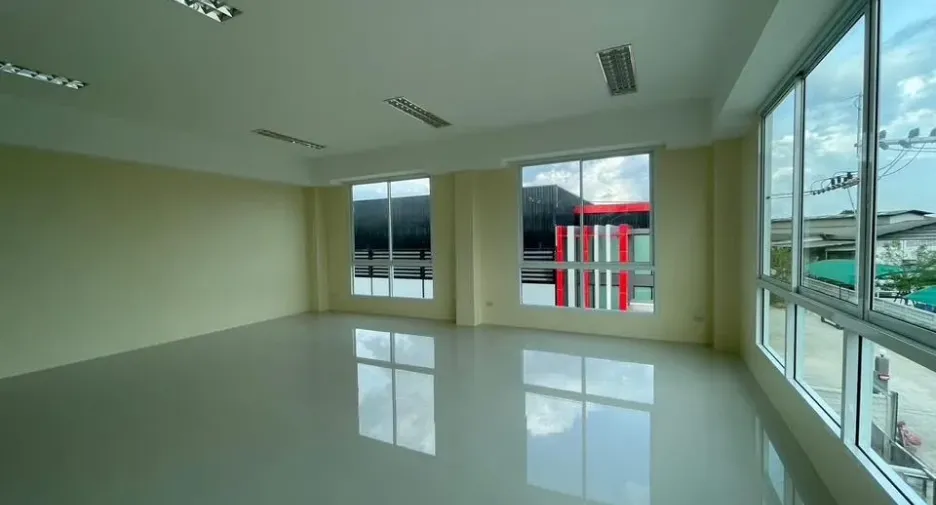 Almacén en venta en Sam Phran, Nakhon Pathom