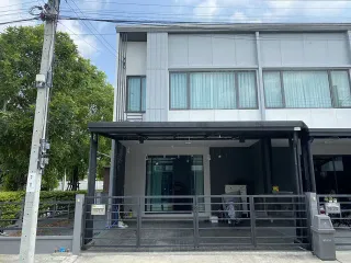 Reihenhaus zum Kauf mit 3 Zimmer in Saphan Sung, Bangkok