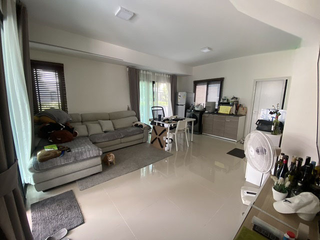 Reihenhaus zum Kauf mit 3 Zimmer in Saphan Sung, Bangkok