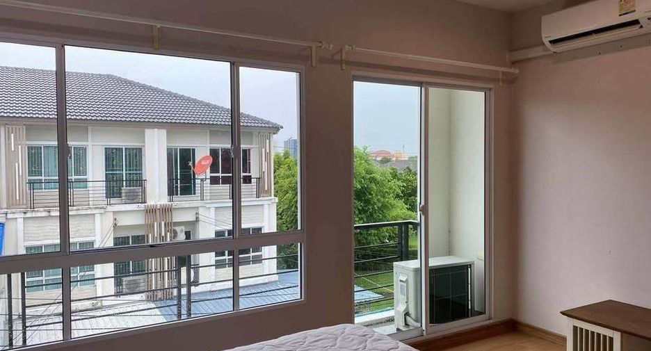 For sale 3 ベッドルーム townhouse in Khan Na Yao, Bangkok