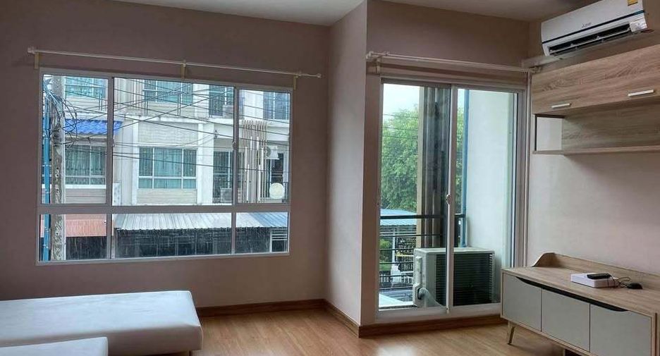 For sale 3 ベッドルーム townhouse in Khan Na Yao, Bangkok