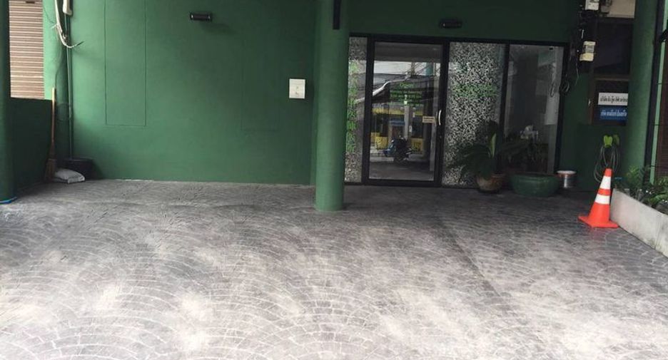 For sale retail Space in Khlong Toei, Bangkok