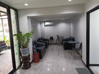 Gewerbefläche zum Kauf in Khlong Toei, Bangkok