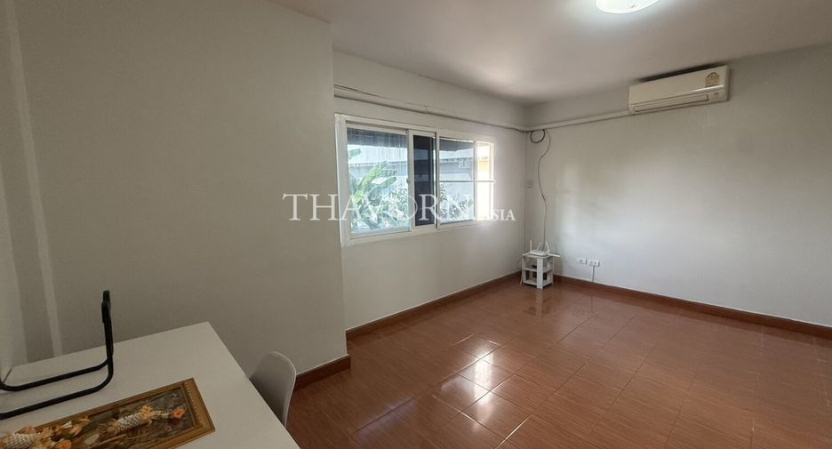For sale 4 bedrooms house in Bang Lamung, Chonburi