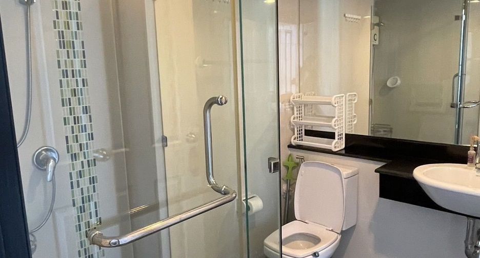 For sale 2 bedrooms condo in Huai Khwang, Bangkok