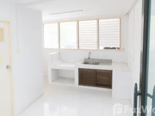For sale 6 bedrooms townhouse in Bang Kapi, Bangkok