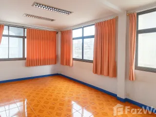 For sale 6 bedrooms townhouse in Bang Kapi, Bangkok