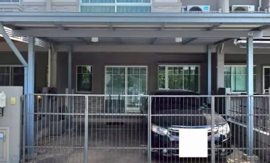 Casa adosada en alquiler de 3 habitaciones en Bang Phli, Samut Prakan