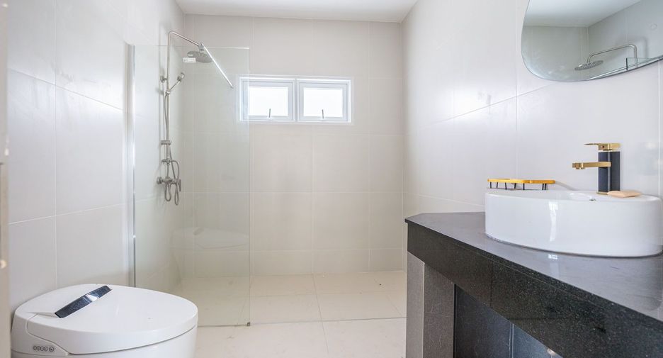 For sale 5 bedrooms villa in Bang Lamung, Chonburi