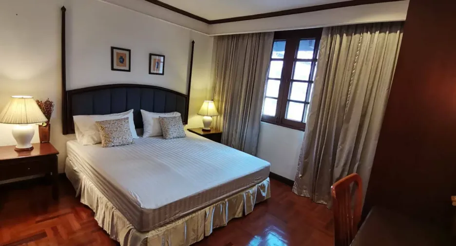 For rent 2 bedrooms condo in Pathum Wan, Bangkok