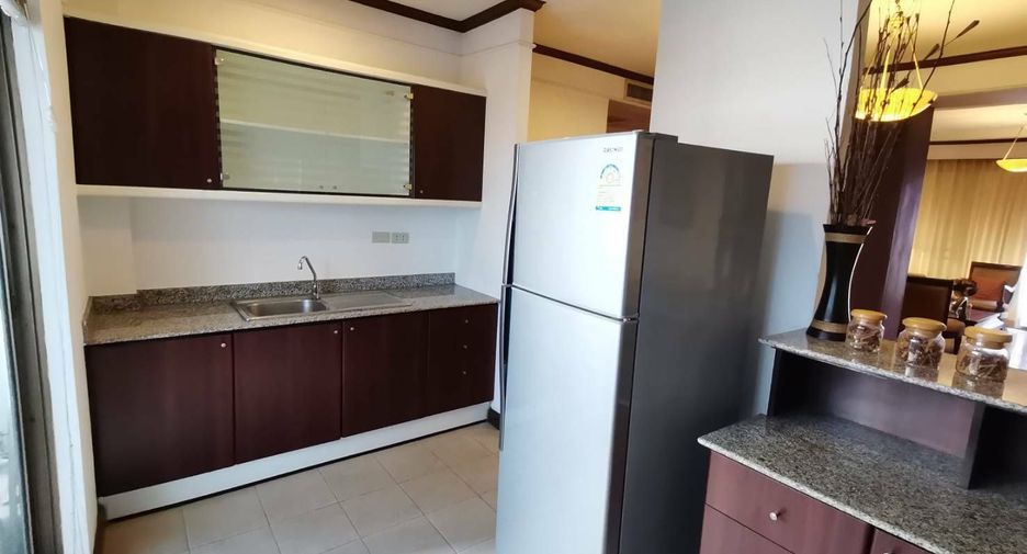 For rent 2 bedrooms condo in Pathum Wan, Bangkok