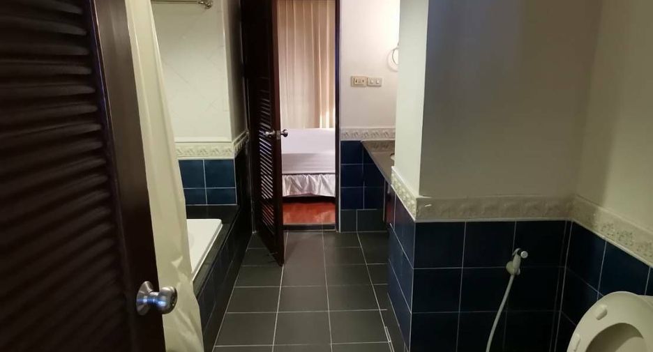 For rent 2 bedrooms condo in Pathum Wan, Bangkok