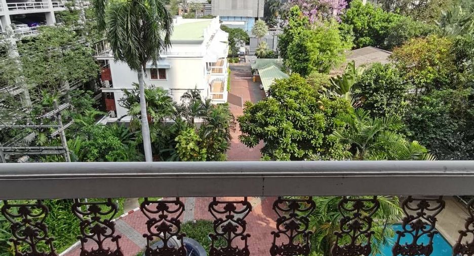 For rent 2 bedrooms condo in Pathum Wan, Bangkok