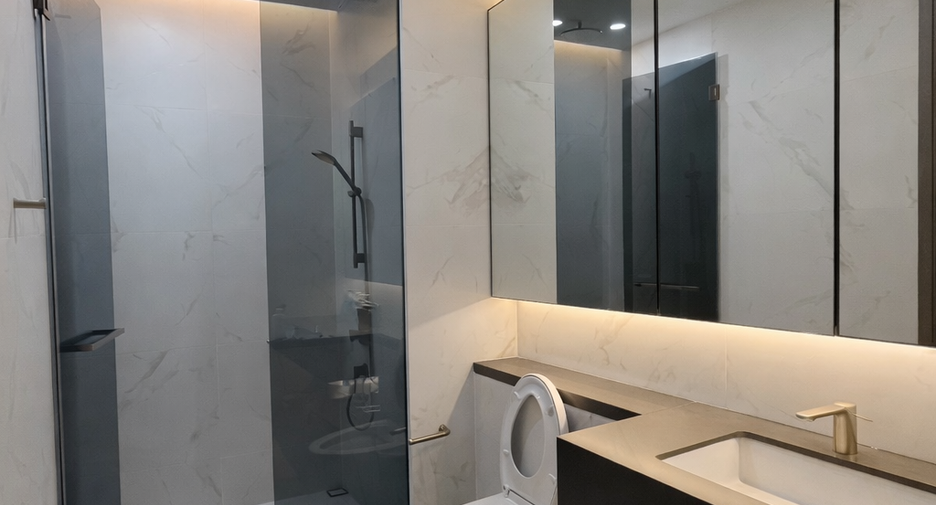 For sale 2 bedrooms condo in Khlong Toei, Bangkok