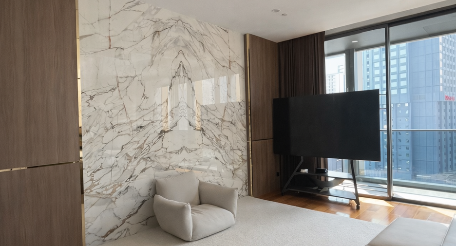 For sale 2 bedrooms condo in Khlong Toei, Bangkok