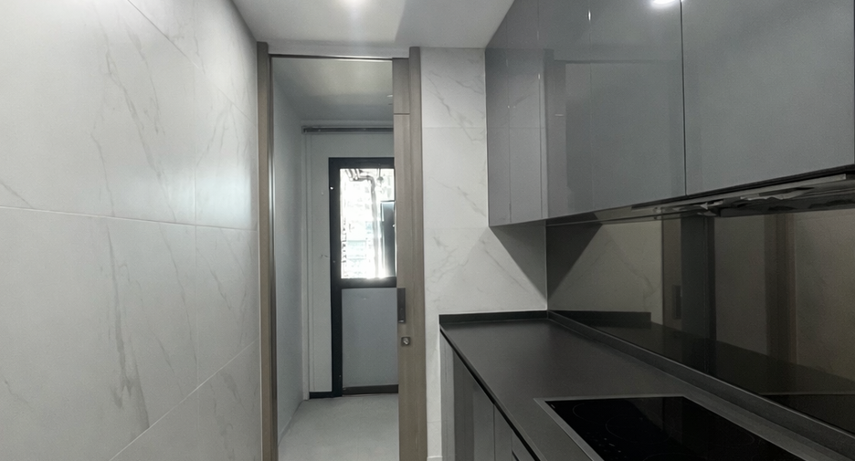 For sale 2 bedrooms condo in Khlong Toei, Bangkok