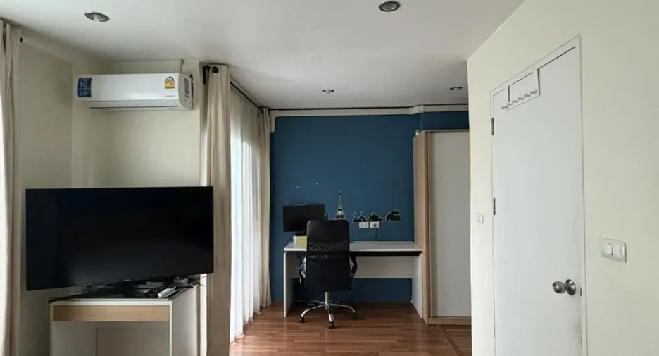 For rent 2 bedrooms condo in Bang Kapi, Bangkok