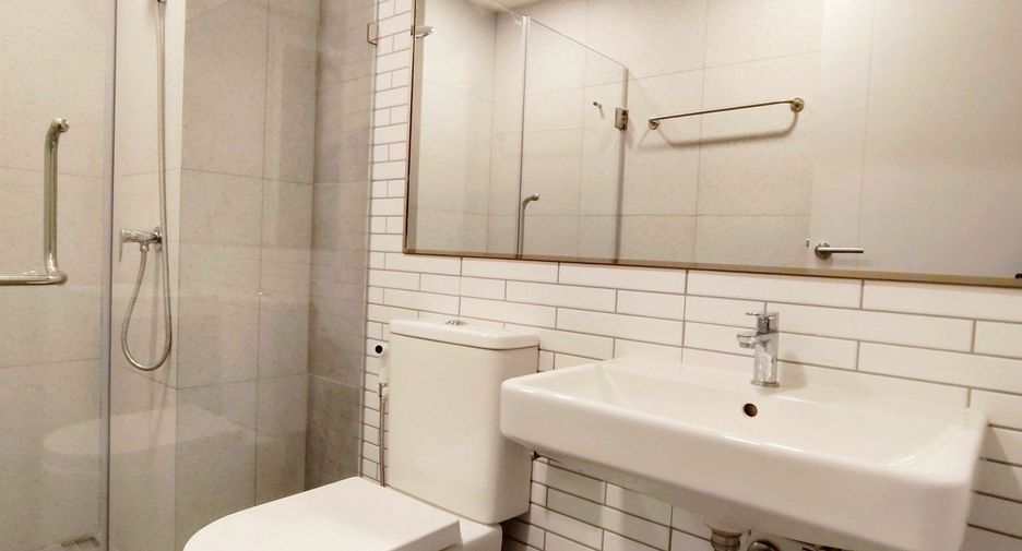 For rent 2 bedrooms condo in Phra Khanong, Bangkok