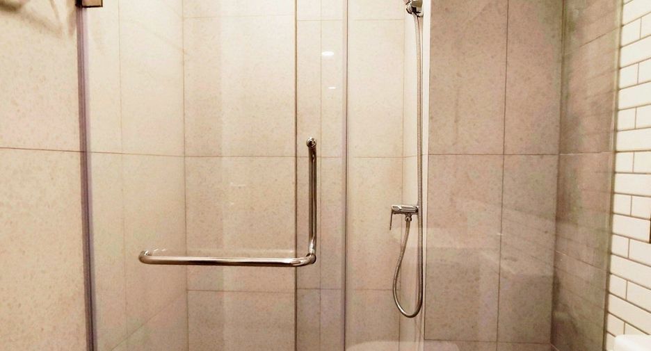For rent 2 bedrooms condo in Phra Khanong, Bangkok