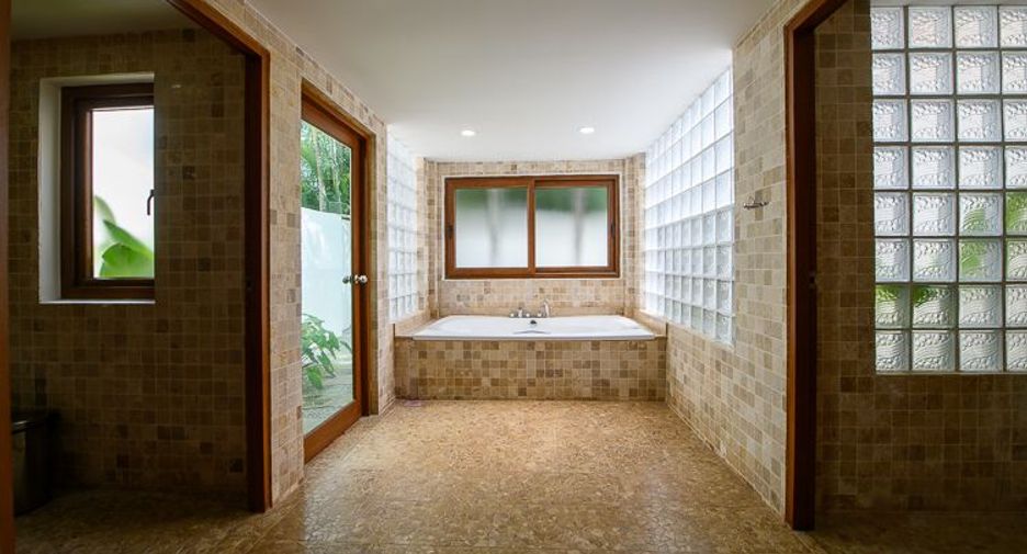 For sale 9 bedrooms house in Sattahip, Chonburi