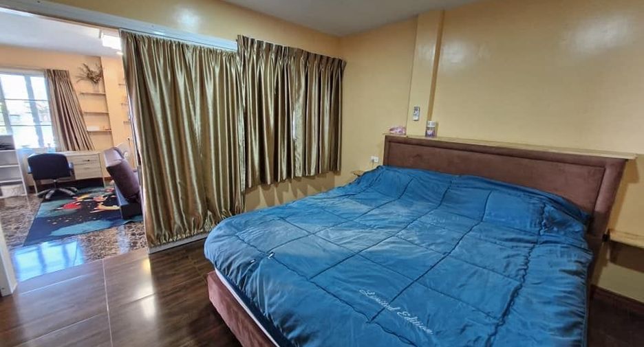 For sale and for rent 5 bedrooms townhouse in Hua Hin, Prachuap Khiri Khan