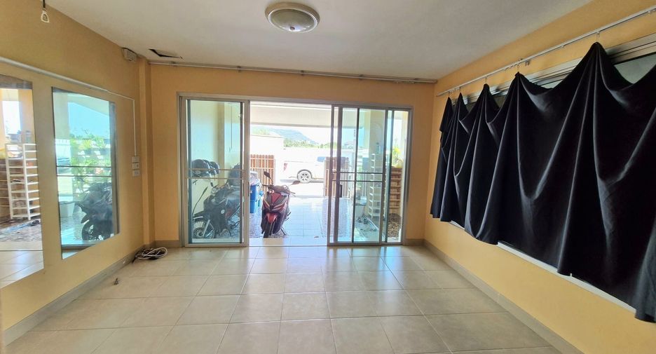 For sale and for rent 5 bedrooms townhouse in Hua Hin, Prachuap Khiri Khan