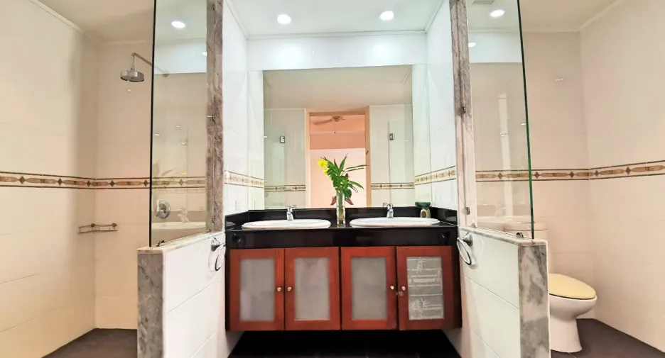For sale and for rent 5 bedrooms villa in Thalang, Phuket