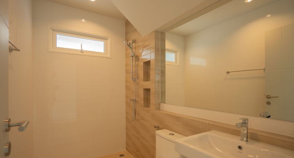 Haus zur Miete mit 4 Zimmer in Mueang Phuket, Phuket