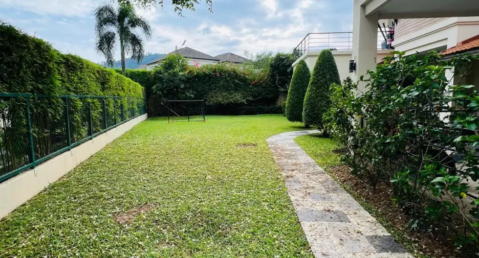 À vendre et à louer 6 chambres villa à Mueang Phuket, Phuket