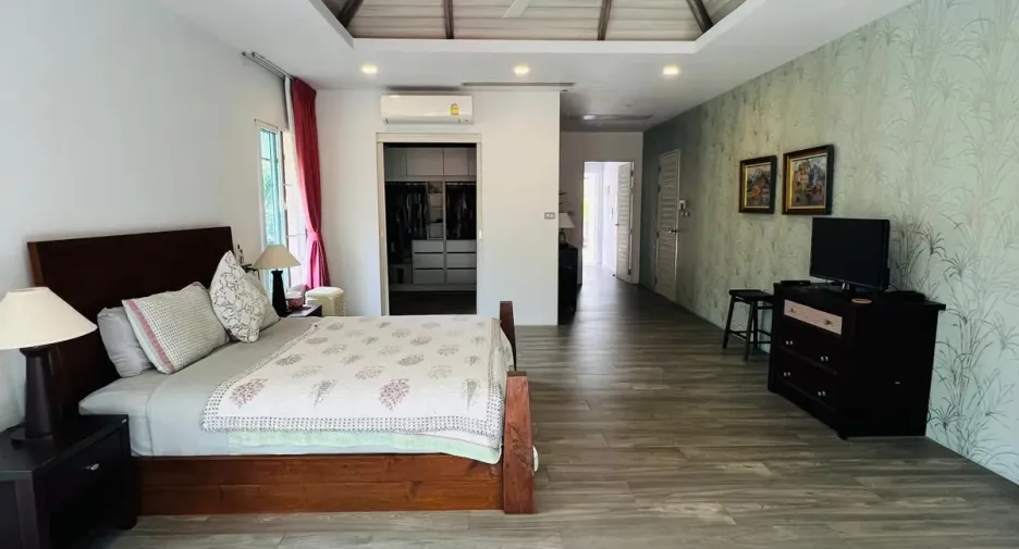 For sale and for rent 6 bedrooms villa in Mueang Phuket, Phuket