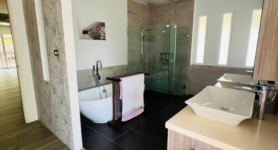 À vendre et à louer 6 chambres villa à Mueang Phuket, Phuket