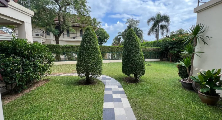 À vendre et à louer 6 chambres villa à Mueang Phuket, Phuket